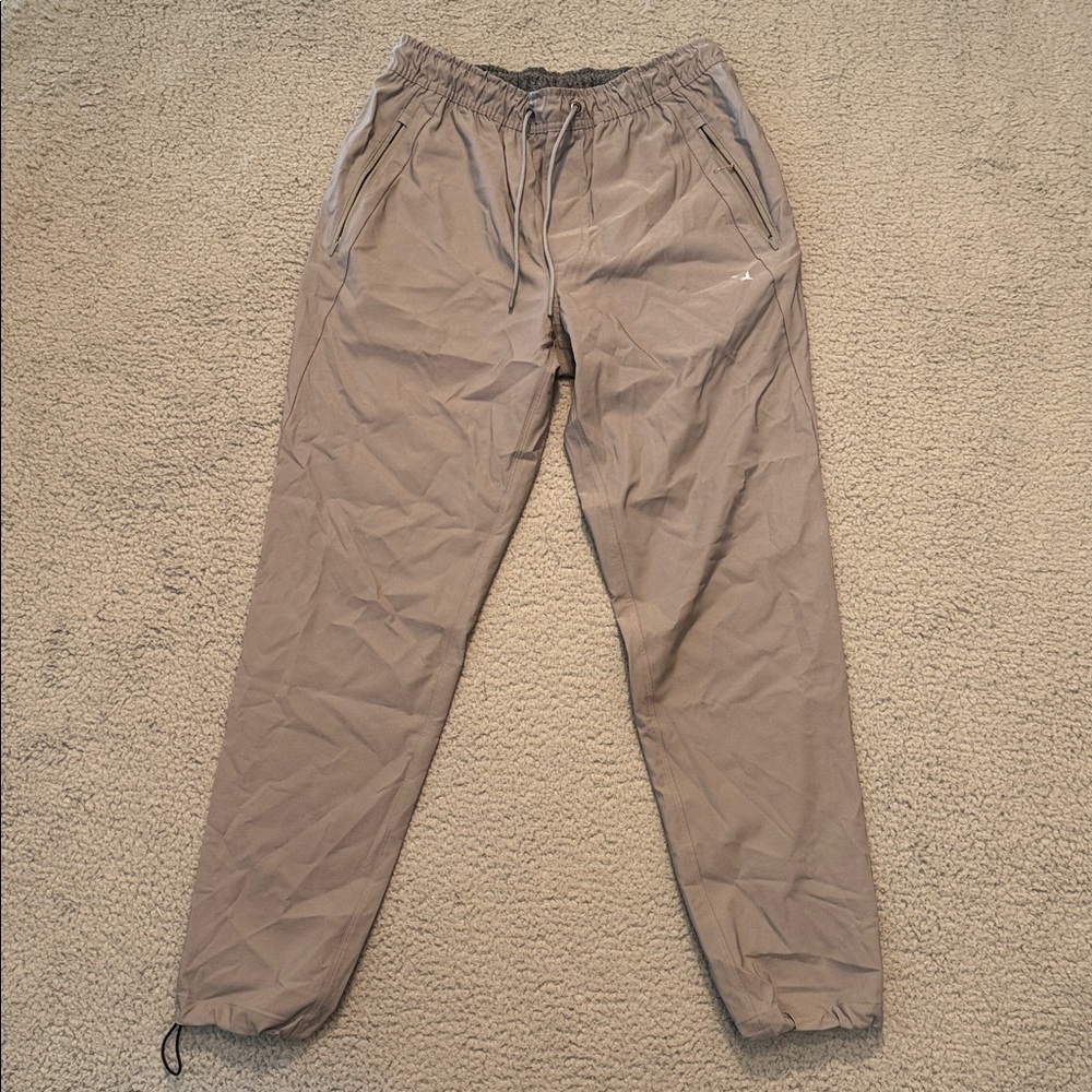 Vuori Men's Train Tech Pant Taupe Jogger Pants Size M Sport workout
